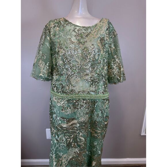 NWT Mac Duggal Women's Embellished Flutter Sleeve High Neck Gown Size US14 $898 - Picture 5 of 10
